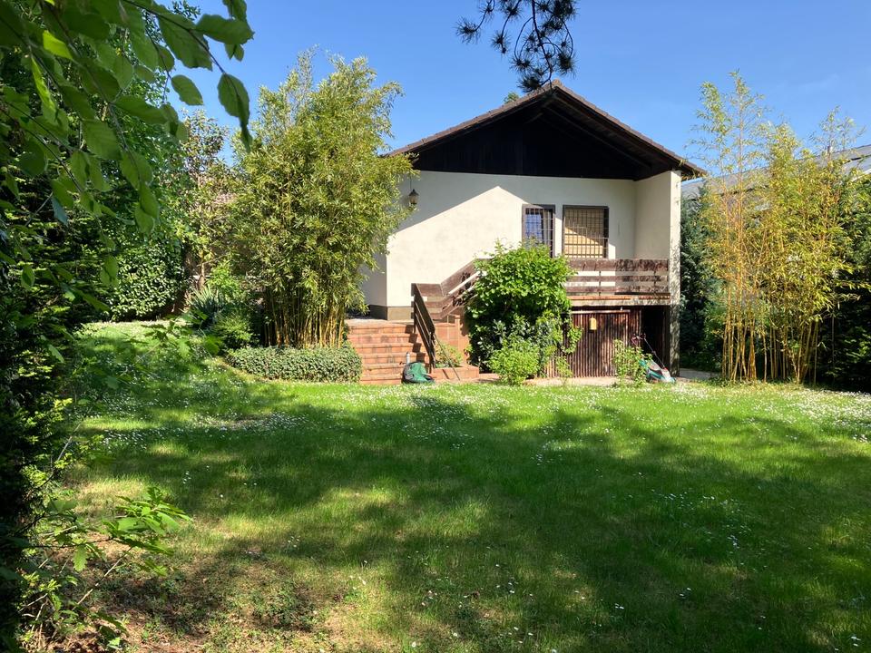 Thumbnail-Einfamilienhaus mit großem Grundstück im Süden Frankfurts