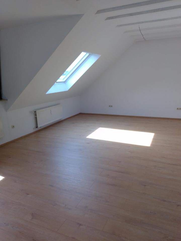 Thumbnail-helle 1 Zi DG Wohnung