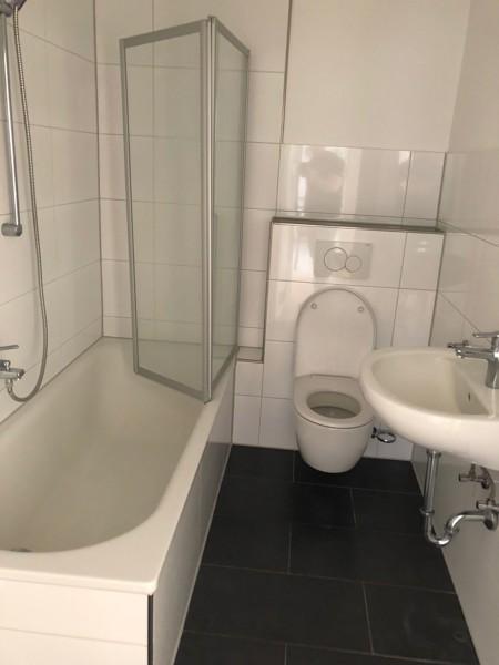 Thumbnail-Gemütliche 2-Zimmer-Souterrainwohnung mit Terrasse und Einbauküche