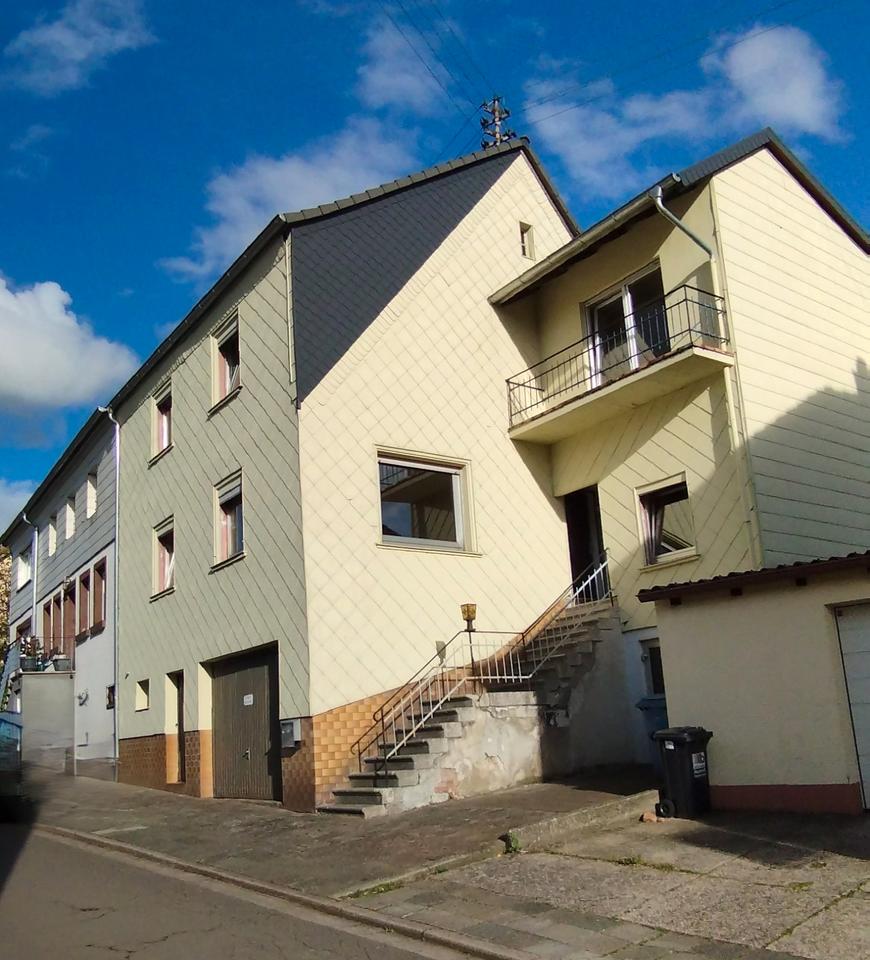Thumbnail-geräumiges Einfamilienhaus mit Garten in Queidersbach