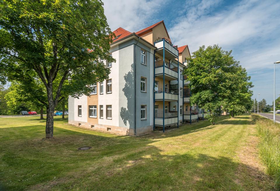 Thumbnail-Großzügige 3-Raum Wohnung mit Balkon und Fahrstuhl am Michaelisholz 6 Naumburg (Saale)