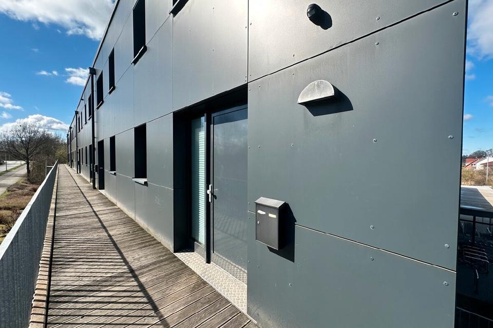 Thumbnail-2,5 Zimmer Wohnung mit großer Dachterrasse und PKW-Stellplatz