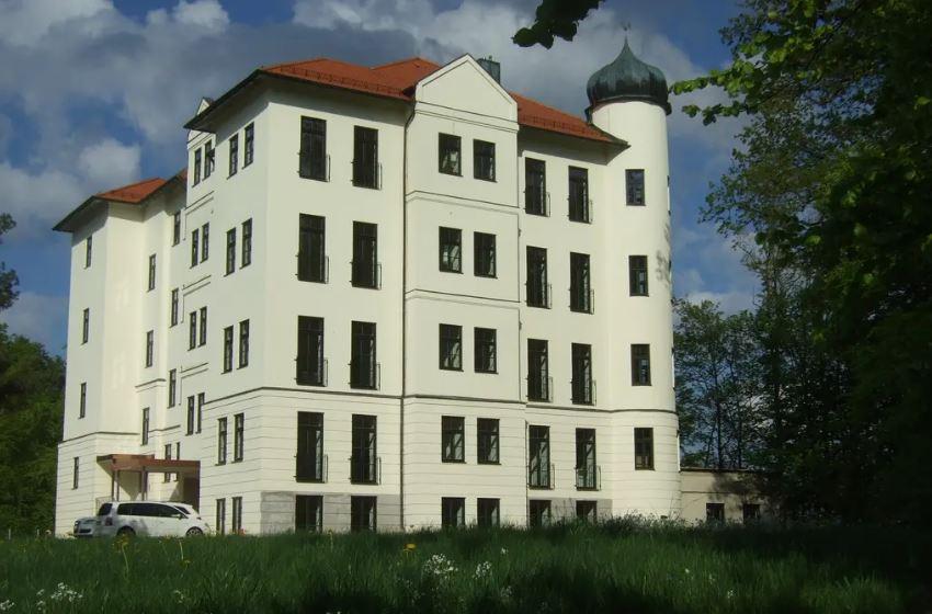 Thumbnail-Wohnen in Schloß Straßberg bei Augsburg, moderne 2,5 Zi. Wohnung