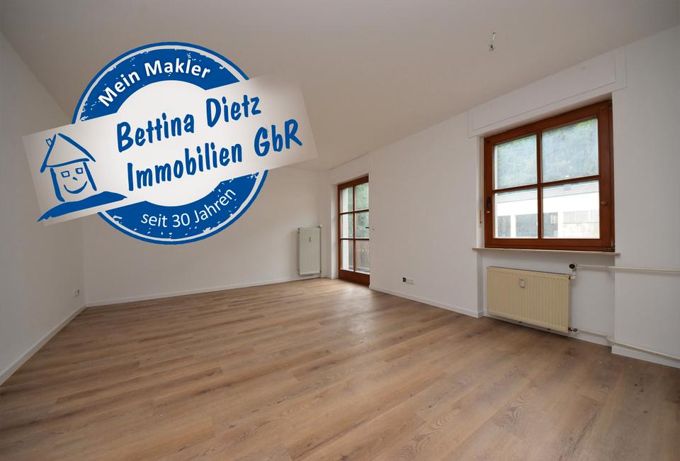 Thumbnail-DIETZ: Neu-renovierte 1-Zimmer-Wohnung mit Balkon, Einbauküche, optionale Garage in Heigenbrücken!