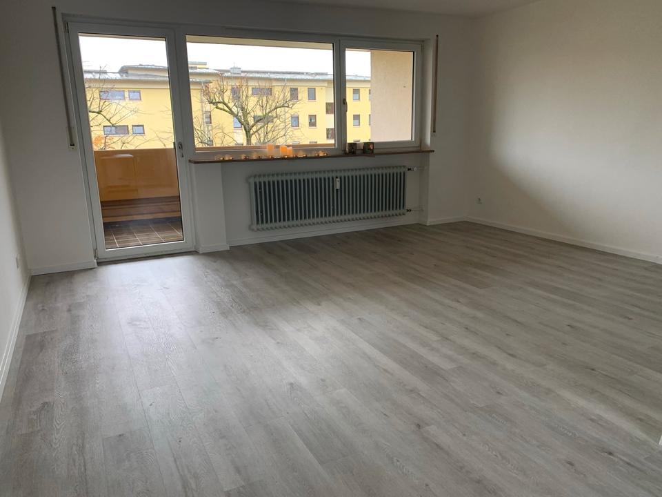 Thumbnail-Neu renovierte 3-Zimmer-Wohnung mit Balkon ab sofort zu vermieten