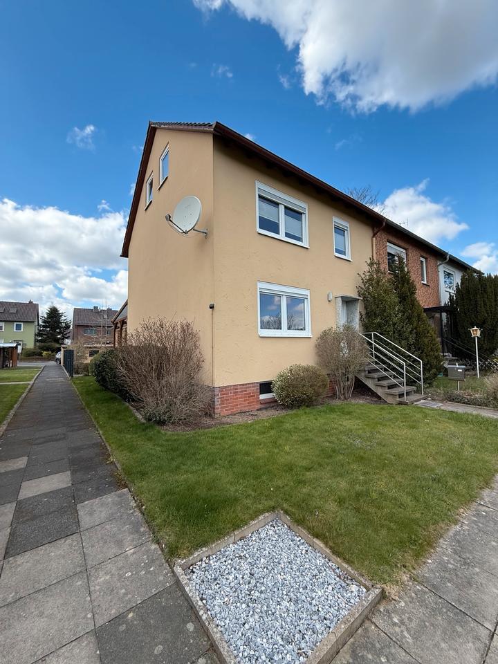 Thumbnail-Reihenendhaus mit 3 Garagen und ca. 130-140 qm Wohnfläche