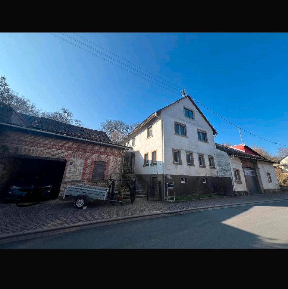 Thumbnail-Großzügiges Einfamilienhaus mit geräumiger Scheune