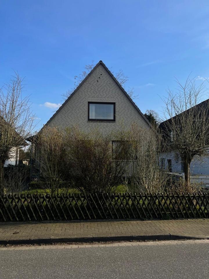 Thumbnail-Einfamilienhaus zur Miete in Tornesch – 121 m² Wohnfläche Zur Vermietung steht ein gepflegtes Einfamilienhaus mit einer Wohnfläche von ca. 121 m² in ruhiger Wohnlage von Tornesch (Pfahlwed...