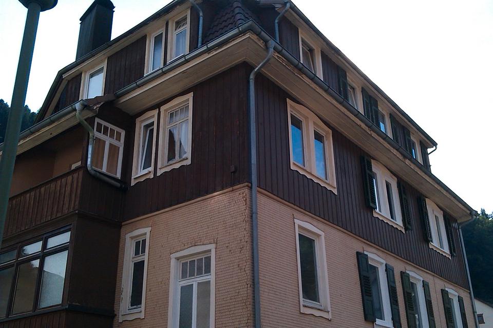 Thumbnail-Mehrfamilienhaus mit 4 Whng, 8,4% jährliche Rendite, 8 Zim, 6 Bad