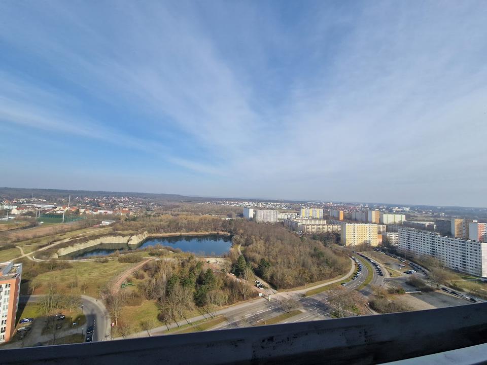 Thumbnail-Atemberaubender Ausblick: 21. Etage & helle Küche mit Fenster !