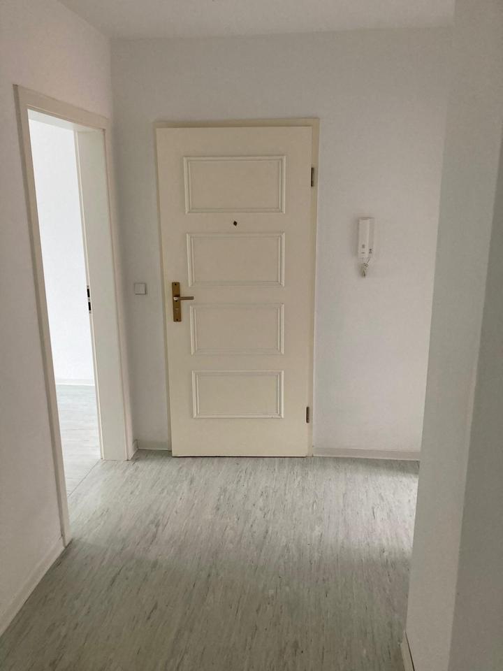 Thumbnail-Großzügige 3-Raum Wohnung mit Charme im Altenburger Dichterviertel!