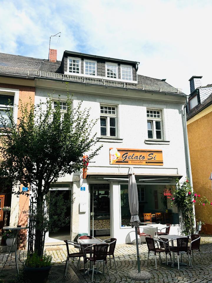 Thumbnail-Mehrfamilienhaus am Marktplatz mit Gewerbeeinheit,Garage & Garten