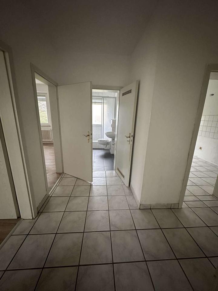 Thumbnail-Gepflegte drei Zimmer Wohnung mit Garten zu vermieten!