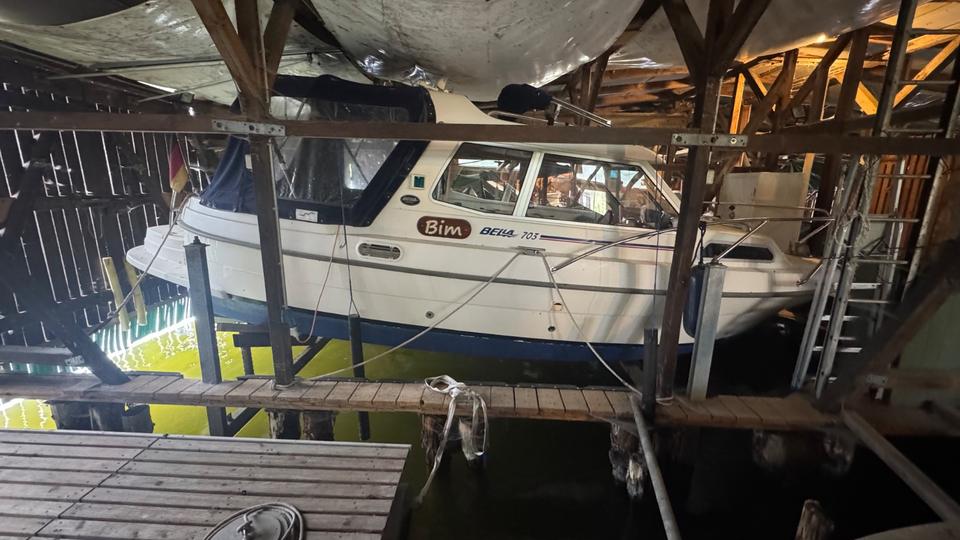 Thumbnail-Bootschuppen in Fürstenberg, Motorboot Bella 703 Diesel Heku