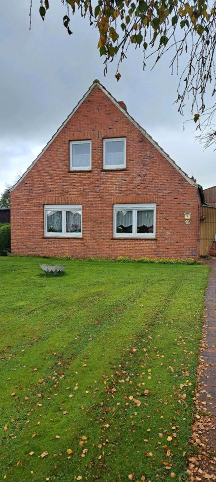 Thumbnail-Einfamilienhaus mit großem Nebengebäude