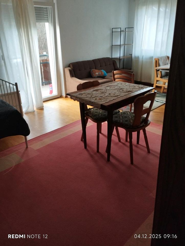 Thumbnail-Ein schönes großes WG Zimmer mit Balkon zu vermieten