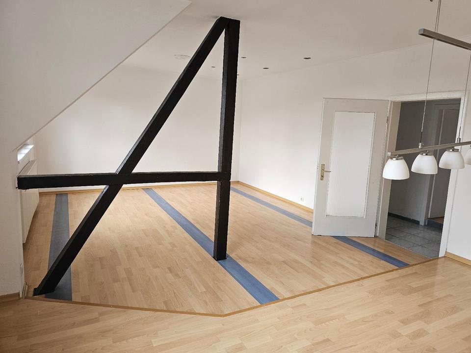 Thumbnail-Gemütliche Maisonettewohnung mit Dachterrasse in citynaher Lage