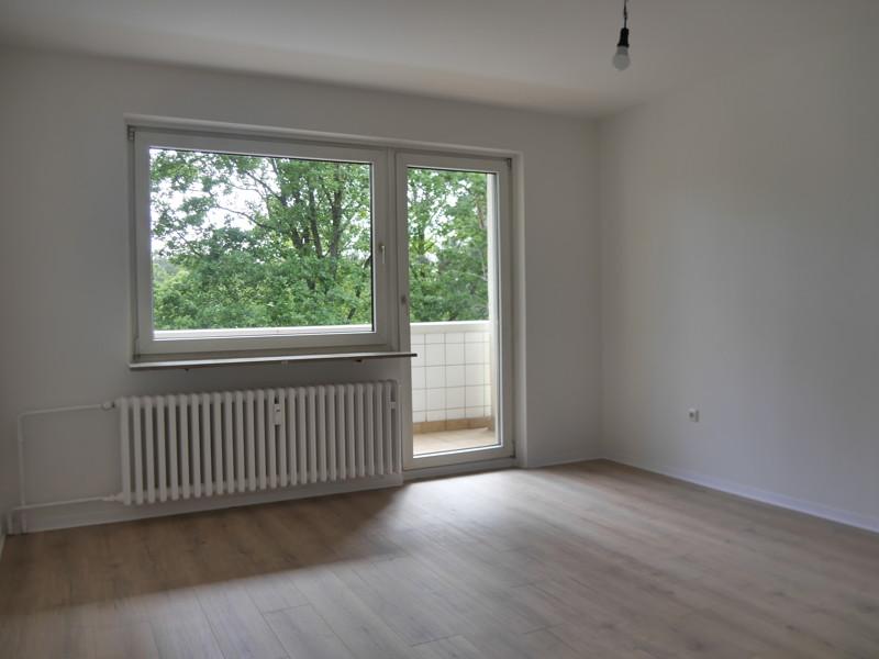 Thumbnail-Schöne 3-Zimmer-Wohnung mit Tageslichtbad und Balkon in Neu-Isenburg zu vermieten