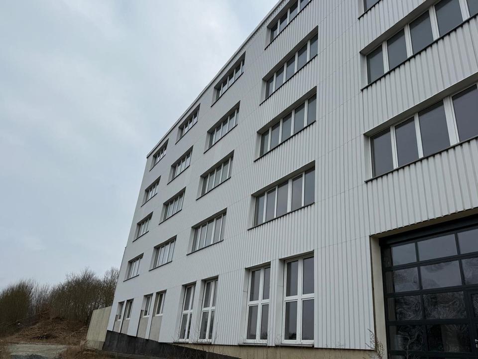 Thumbnail-Großzügige Lagerfläche mit Lastenaufzug im 1. OG (ca. 1.284 m²) in verkehrsgünstiger Lage - LKW-Zufahrt auf dem Areal