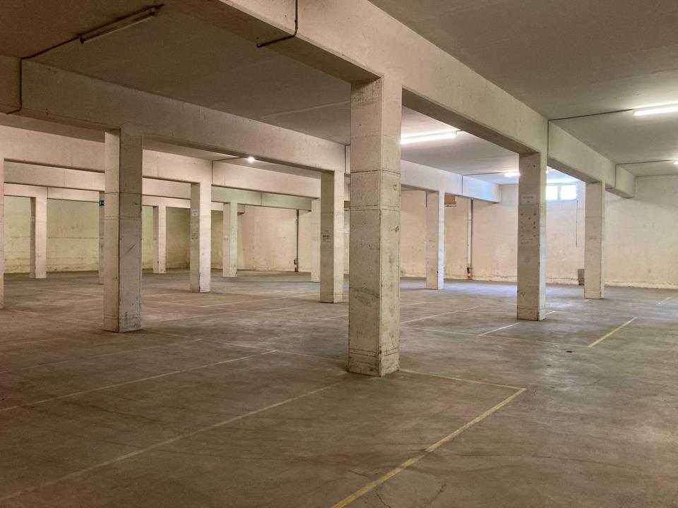 Thumbnail-Großzügige Lagerfläche (ca. 1.920 m²) aufgeteilt in 2 Bereiche - Kellergeschoss mit Rampe - LKW-Zufahrt - verkehrsgünstige Lage