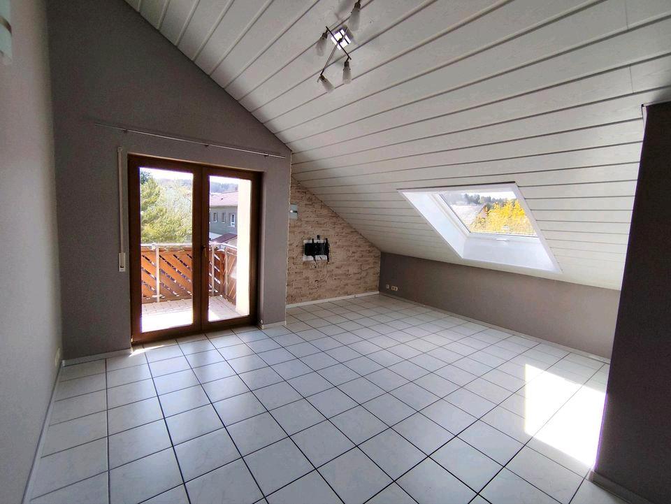 Thumbnail-Helle 2,5-Zimmer-Dachgeschosswohnung mit Balkon und Balkon