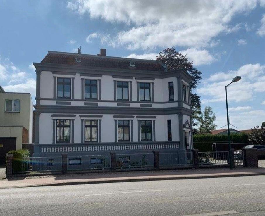 Thumbnail-Stadtvilla mit Nebengebäude im Herzen von Lübz von Privat