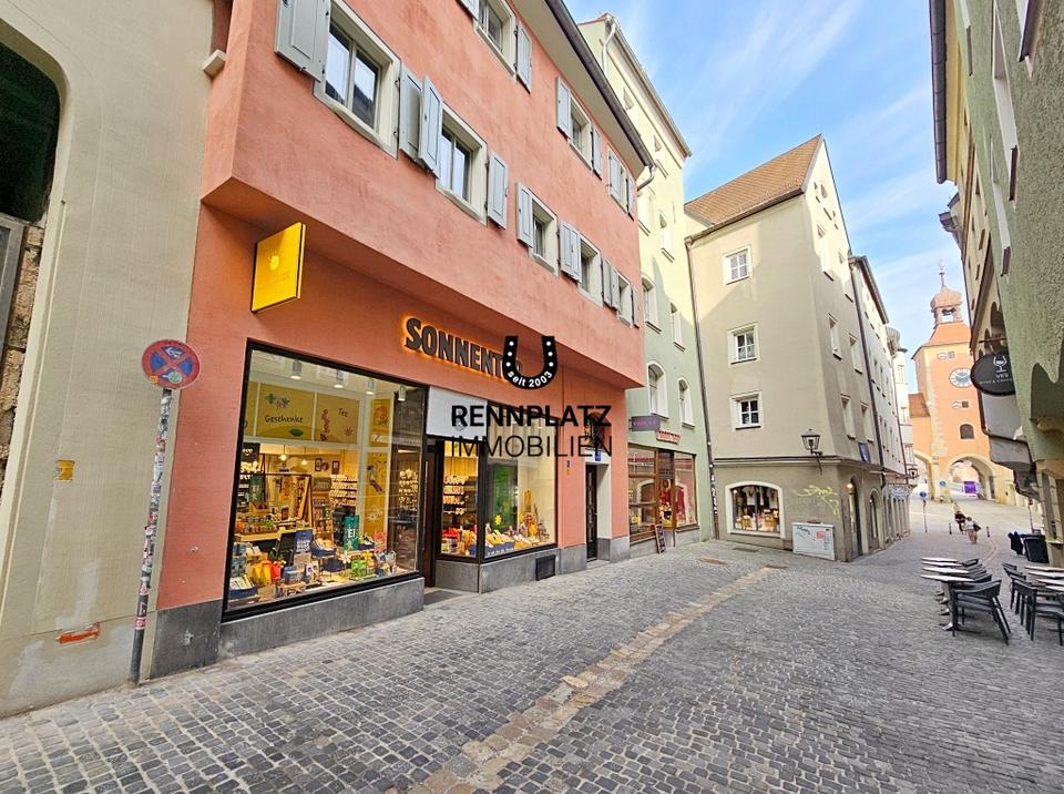 Thumbnail-Traumhaft sanierte 3-Zimmer-Wohnung mit ca. 19 m² Dachterrasse in bester Altstadtlage. Frei.