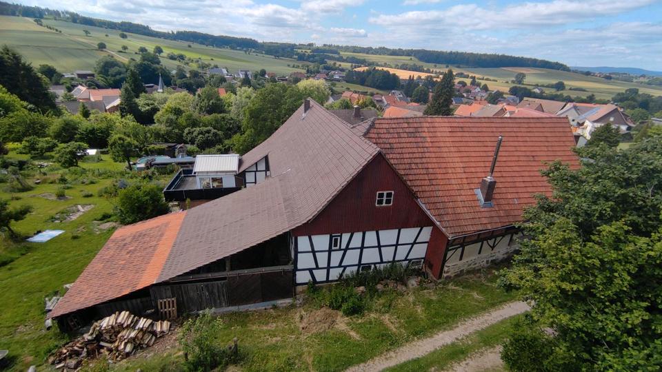 Thumbnail-Resthof in ruhiger Randlage. Bauernhaus mit Platz und Waldanteil.