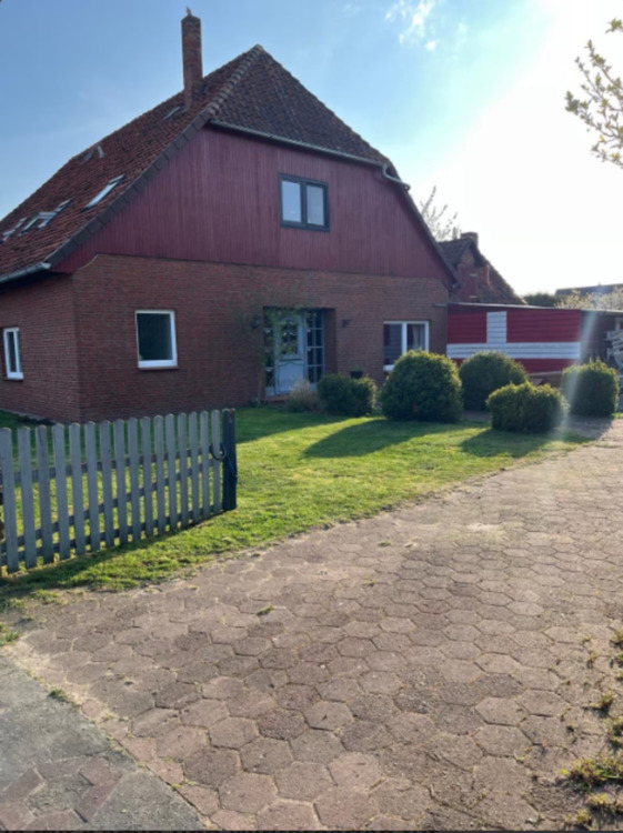 Thumbnail-Mehrfamilienhaus mit großem Bauland