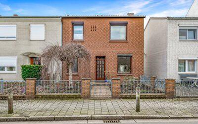 Thumbnail-PRIVAT: Rotklinker-DHH in Walle, mit Hofzufahrt, Garage, Werkraum