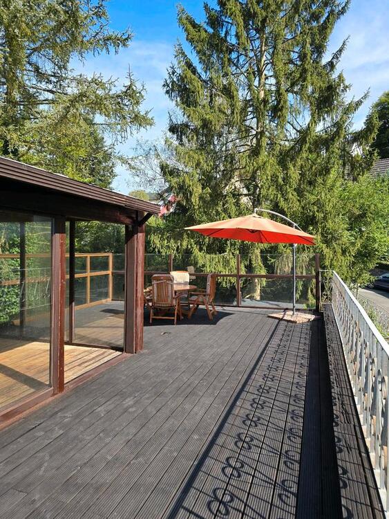 Thumbnail-Großzügige 2-3 Zimmer Wohnung mit Wintergarten und Terrasse