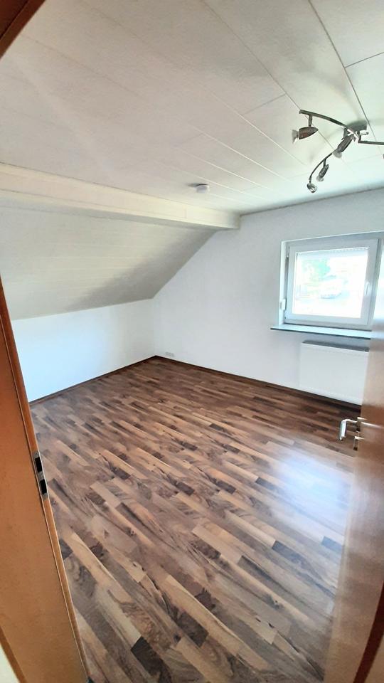 Thumbnail-2,5-Zimmerwohung (DG) in ruhiger Lage, opt. mit Garage (40€ mtl.)