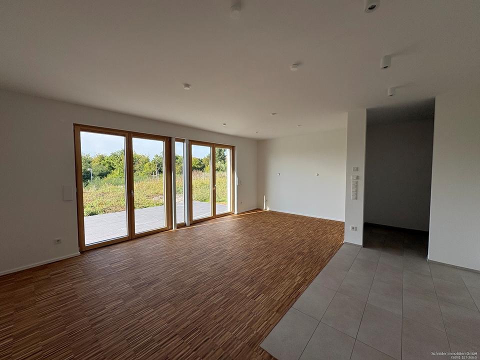 Thumbnail-Neubau in Saarbrücken - Maisonettewohnung mit Terrasse und Stellplatz zu vermieten.
