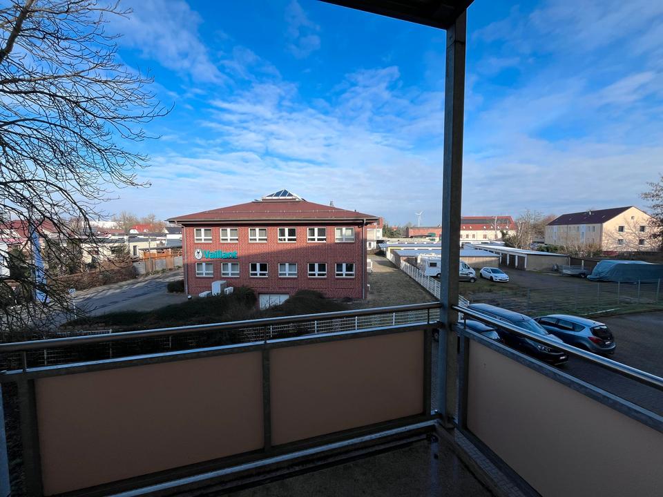 Thumbnail-Helle 2-RW – Balkon – PKW-Stellplatz - Tageslichtbad
