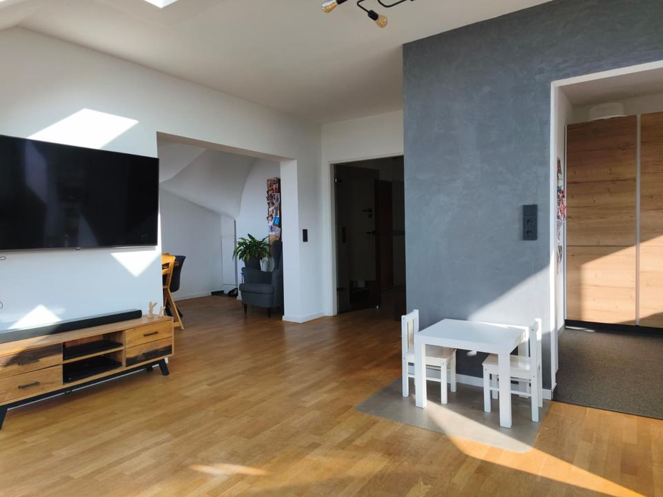 Thumbnail-Großzügige Eigentumswohnung mit zwei PKW-Stellplätzen