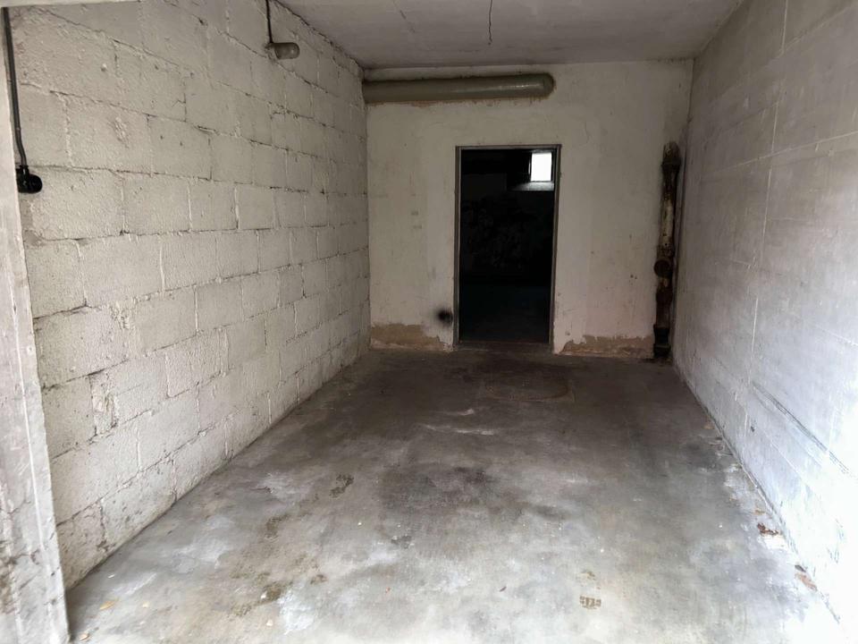 Thumbnail-Garage mit Lager im Westend