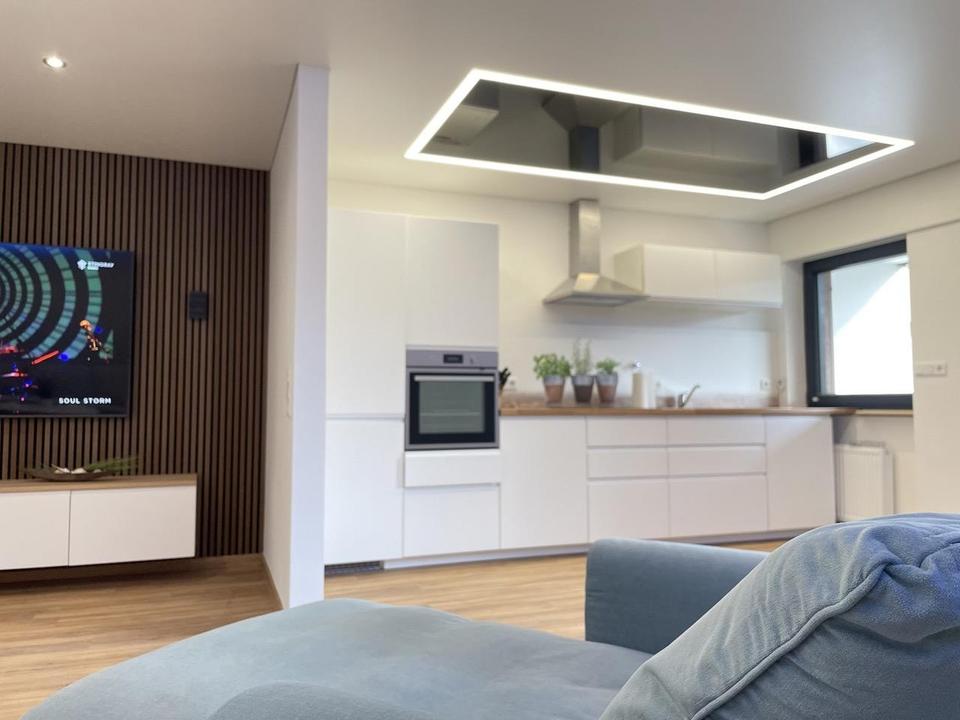 Thumbnail-Geschmackvolle, vollst. renovierte 2-Raum-Wohnung mit geh. Innenausstattung mit Balkon und EBK