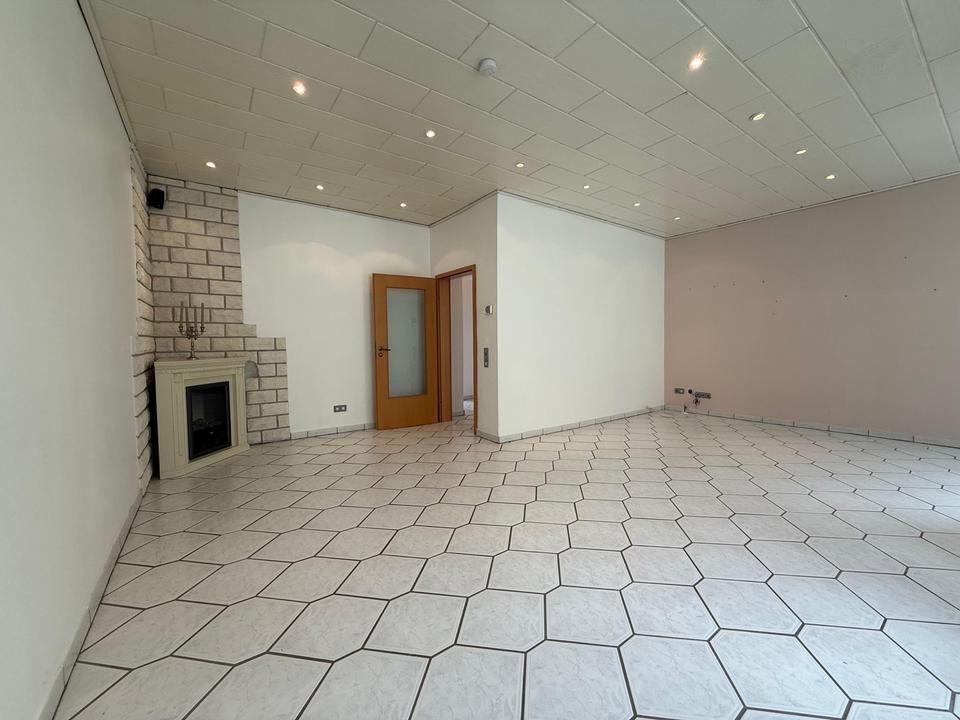 Thumbnail-Schöne großzügige 4-Zimmer-Wohnung mit ca. 112 m² in Kuhlerkamp