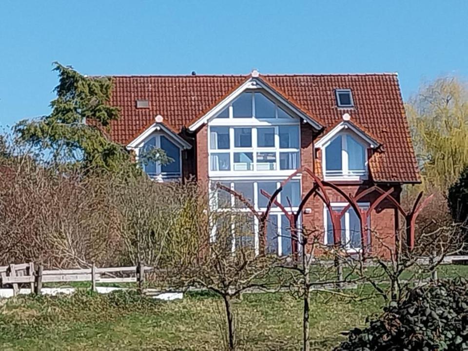 Thumbnail-Haus mit Seeblick und großem Garten am Schweriner See zu verm.