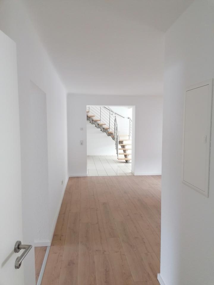 Thumbnail-Helle & Moderne 4-ZKB-Wohnung mit 130 m² - Erstbezug nach Kernsanierung