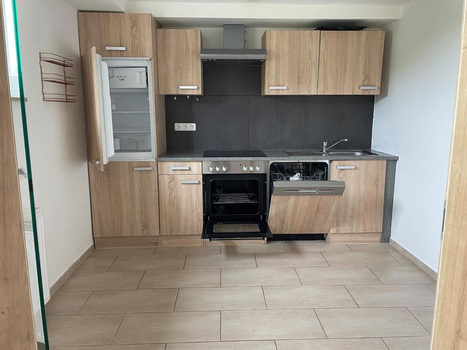 Thumbnail-Helle Souterrainwohnung 3 Zi,Kü,Bad, 90m2 in ruhiger Lage