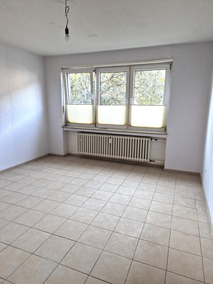 Thumbnail-Helle 2 Zimmerwohnung mit Balkon in D-Oberkassel