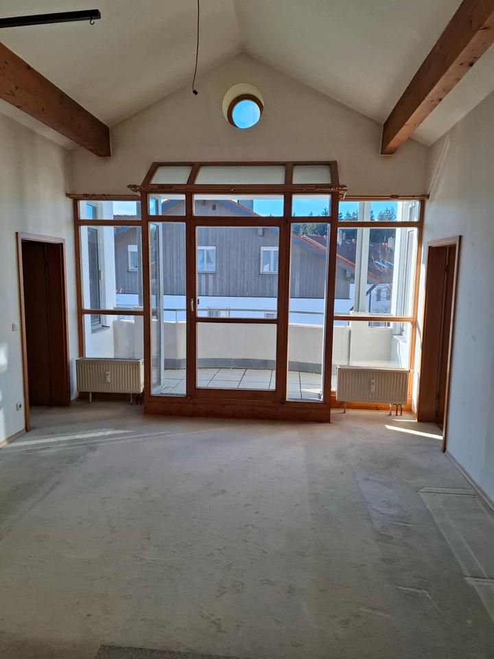 Thumbnail-3-Zimmer-DG-Wohnung mit Balkon befristet zu vermieten