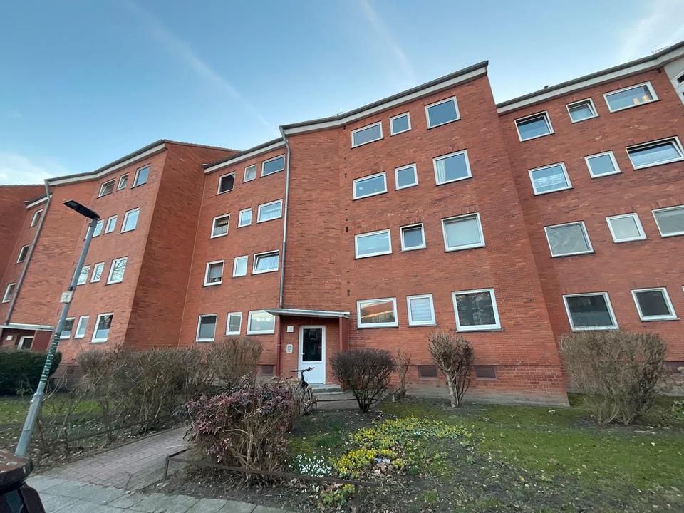 Thumbnail-Frisch renovierte 2 Zimmer-Wohnung mit Balkon und modernisiertem Tageslichtbad mit Wanne