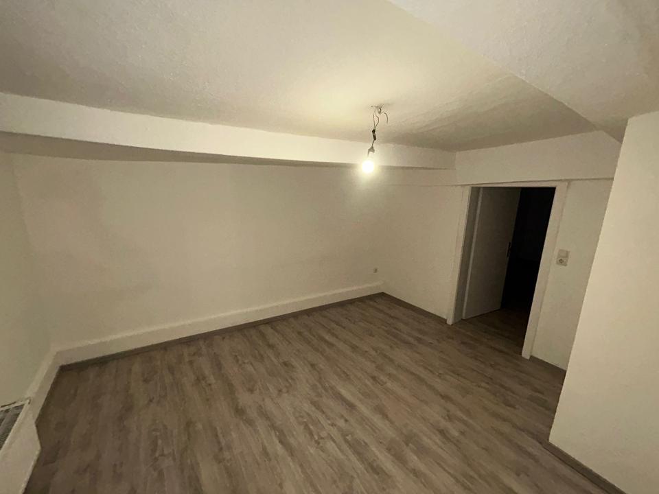 Thumbnail-Sehr schöne 3 zimmer küche bad mit EBk. Frisch renoviert