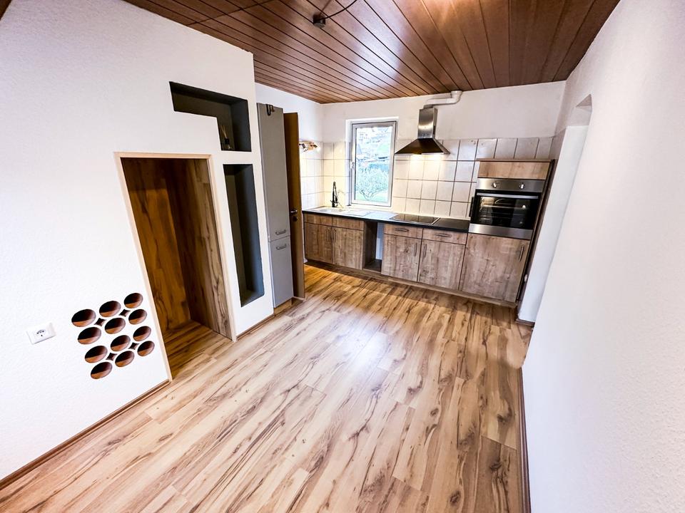 Thumbnail-50m2 Wohnung - 2 Zimmer, Küche, Bad - im 1.OG