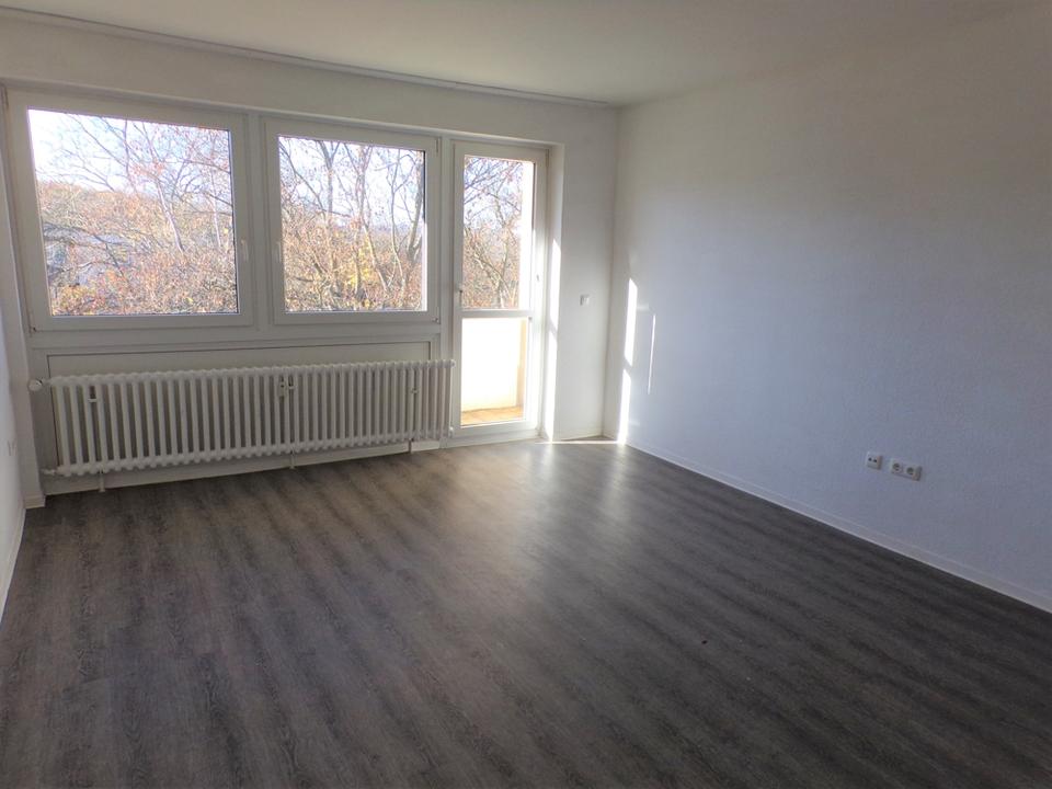 Thumbnail-Sonnige, helle 3 Zimmer mit Balkon und Keller, 3.OG