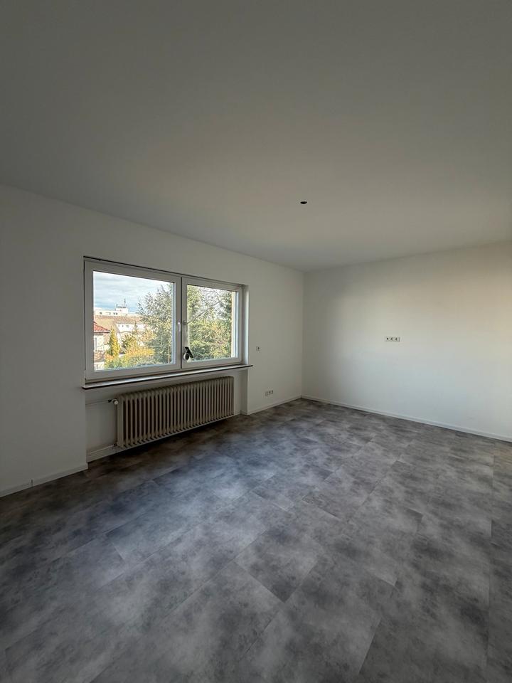Thumbnail-Neu sanierte 4-Zimmer-Wohnung mit Balkon in Gießen-Wieseck