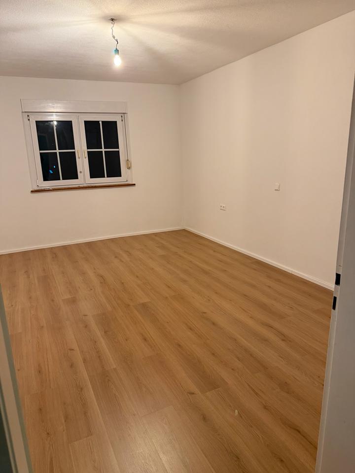 Thumbnail-4-Zimmer-Wohnung (3 Schlafzimmer + 1 Wohnzimmer) Küche-Bad-Aalen