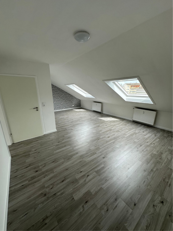 Thumbnail-Moderne & helle 2-Zimmer DG Wohnung in Rastatt mit Stellplatz